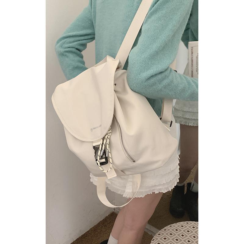 Повседневная сумка из нейлоновой парусины женская 2025 новая модная рюкзак простая дорожная сумка большой вместимости
Повседневная сумка из нейлоновой парусины женская 2025 новая модная рюкзак простая дорожная сумка большой вместимости