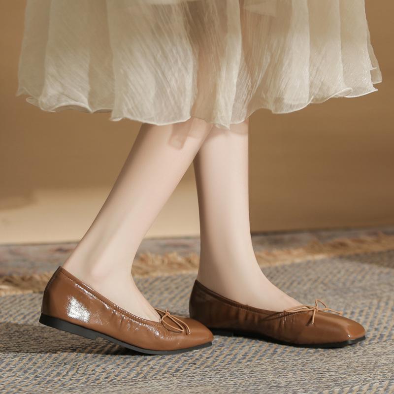 Туфли из мягкой кожи с мягкой поверхностью ручной работы в минималистичном стиле с неглубоким вырезом и плоской подошвой женские новые универсальные балетки с бантом 40 светло-коричневого
Туфли из мягкой кожи с мягкой поверхностью ручной работы в минималистичном стиле с неглубоким вырезом и плоской подошвой женские новые универсальные балетки с бантом 40 светло-коричневого