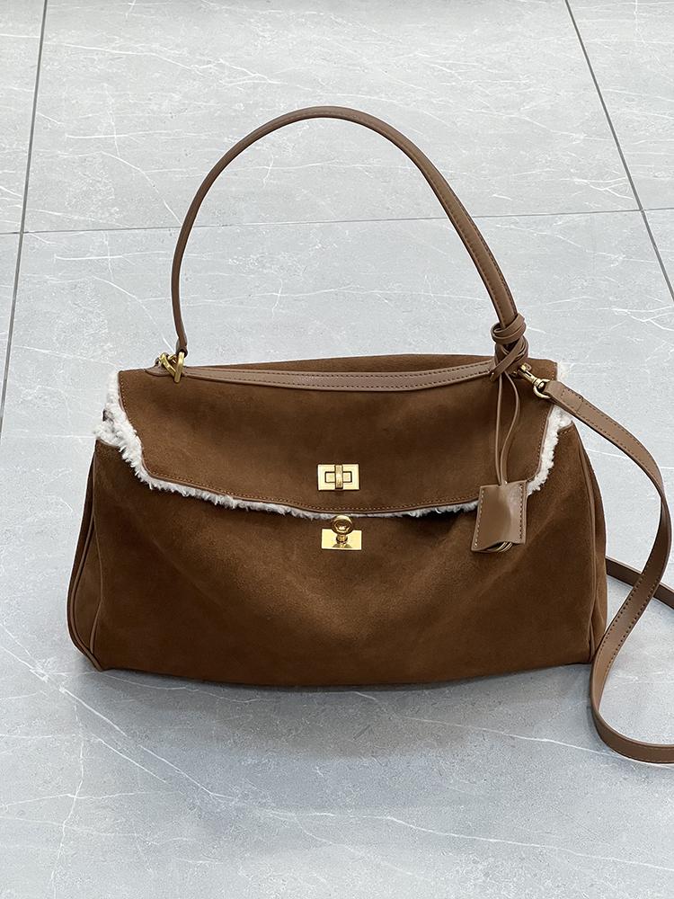 Luxury Brand Genuine Leather Women Bags Redeo Cow Suede Handbag Women Fashion Gold Buckle Lday Shoulder Bags With Plush 35x9x23CM
Luxury Brand Genuine Leather Women Bags Redeo Cow Suede Handbag Women Fashion Gold Buckle Lday Shoulder Bags With Plush 35x9x23CM