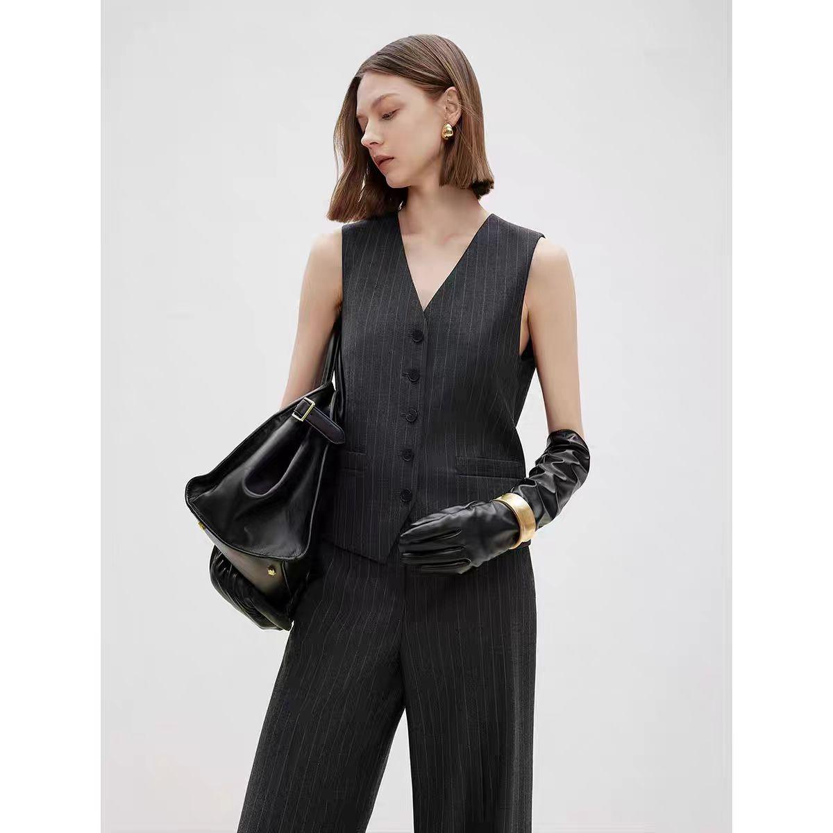 Lang Yuziyun Gray Striped Wool Suit with Vest, Elegant Formal Wear for Spring 2026 XL
Lang Yuziyun Gray Striped Wool Suit with Vest, Elegant Formal Wear for Spring 2026 XL