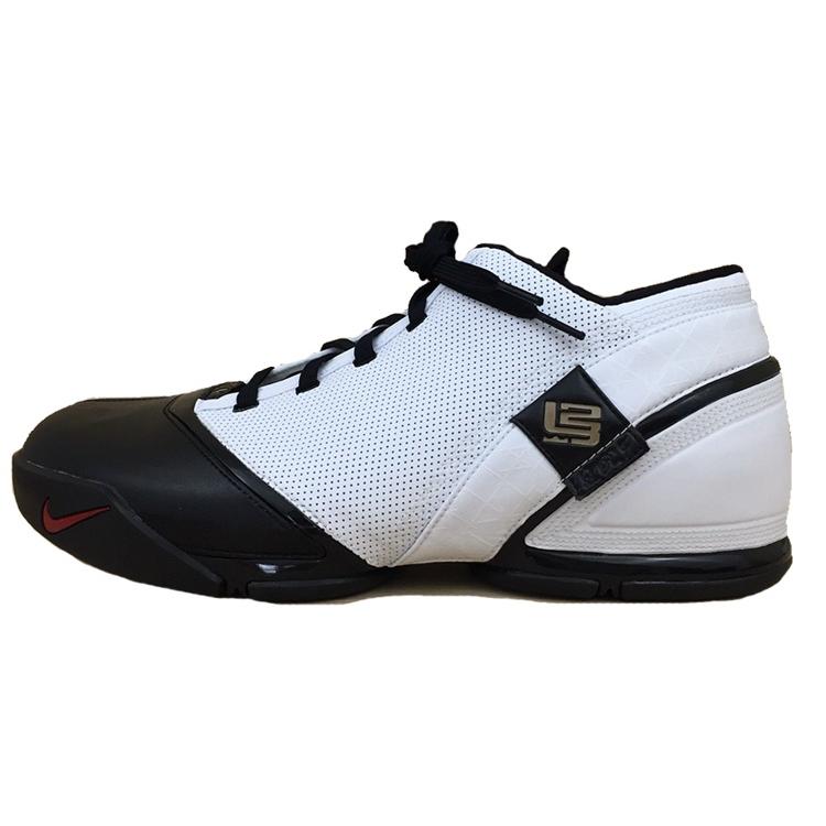 Nike Zoom Lebron 5 Low Remix 318696-171 43
Nike Zoom Lebron 5 Low Remix 318696-171 43