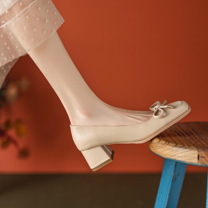 New low-top shoes women s leather shoes four seasons wear single shoes women s casual high heels square heel shallow lazy shoes one pedal 39 абрикосовый
New low-top shoes women s leather shoes four seasons wear single shoes women s casual high heels square heel shallow lazy shoes one pedal 39 абрикосовый