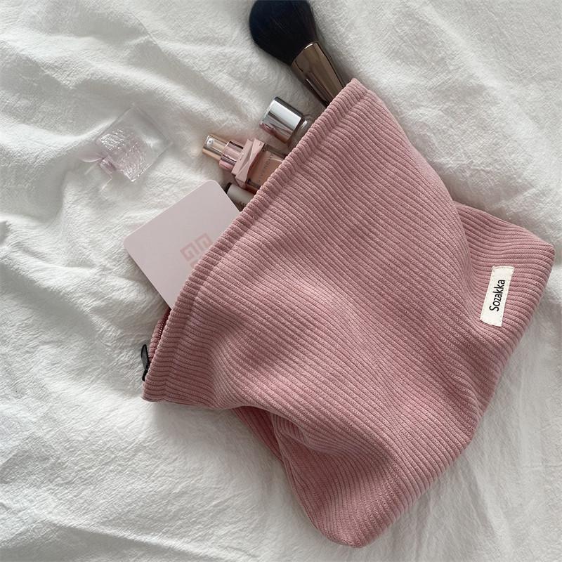Corduroy cosmetic bag women s large-capacity lipstick makeup change mobile phone carry bag solid color storage чёрный
Corduroy cosmetic bag women s large-capacity lipstick makeup change mobile phone carry bag solid color storage чёрный