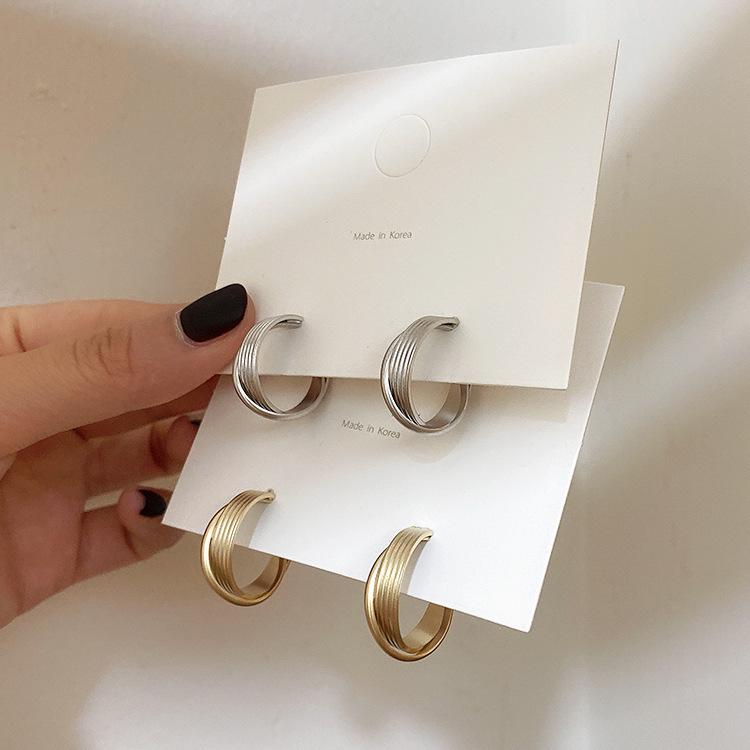 South Korea Dongdaemun Earrings: Women s Simple, Versatile Metal Hoops, Cold Style
South Korea Dongdaemun Earrings: Women s Simple, Versatile Metal Hoops, Cold Style