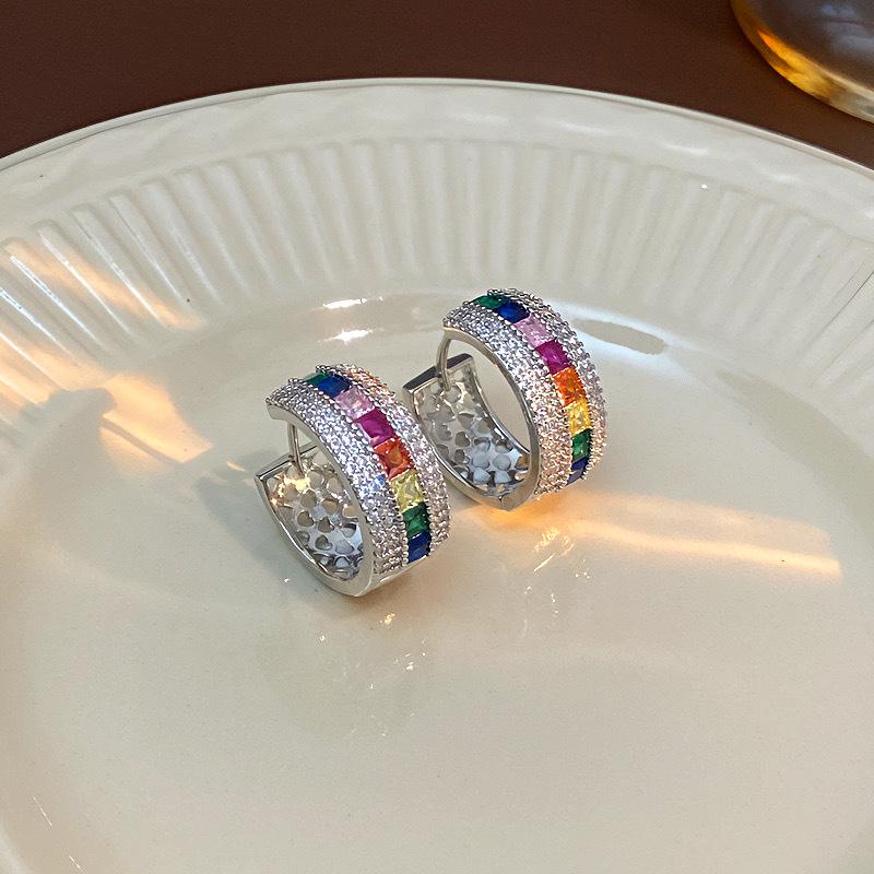 Роскошные геометрические серьги-кольца из циркония – модные универсальные клипсы
Роскошные геометрические серьги-кольца из циркония – модные универсальные клипсы