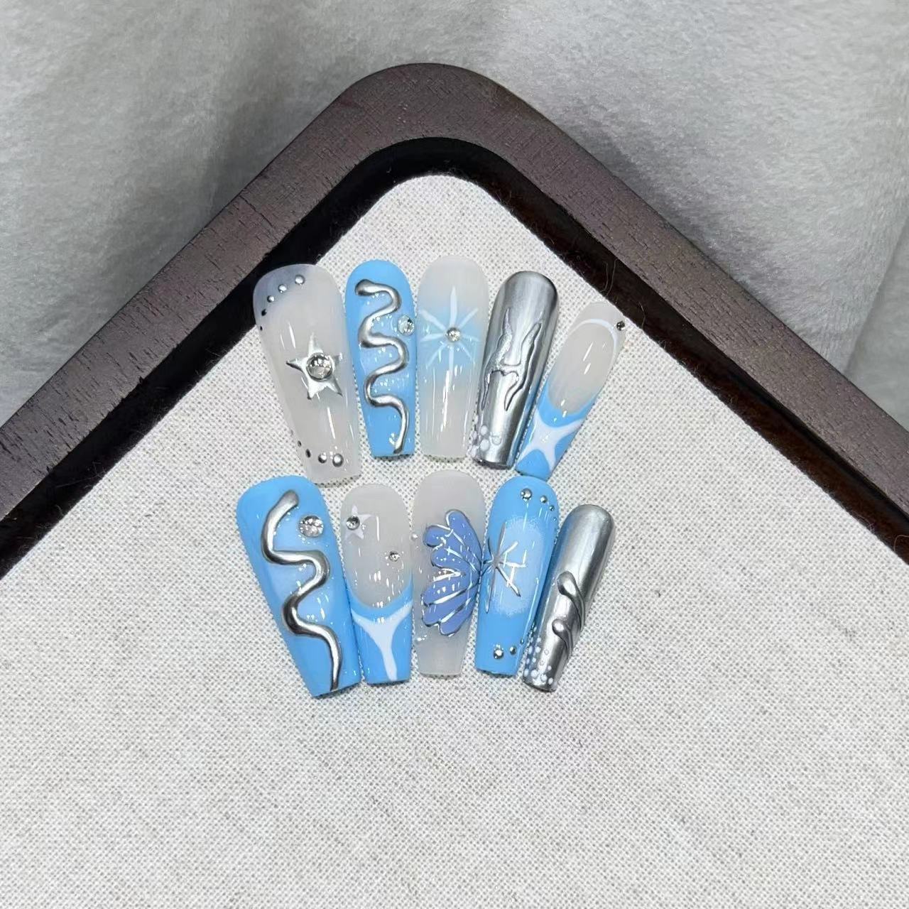 Wearing Armor Pure Handmade High-quality Atmosphere Hand-painted Manicure Finished Product Fake Nail Patch Can Be Detached Large L
Wearing Armor Pure Handmade High-quality Atmosphere Hand-painted Manicure Finished Product Fake Nail Patch Can Be Detached Large L