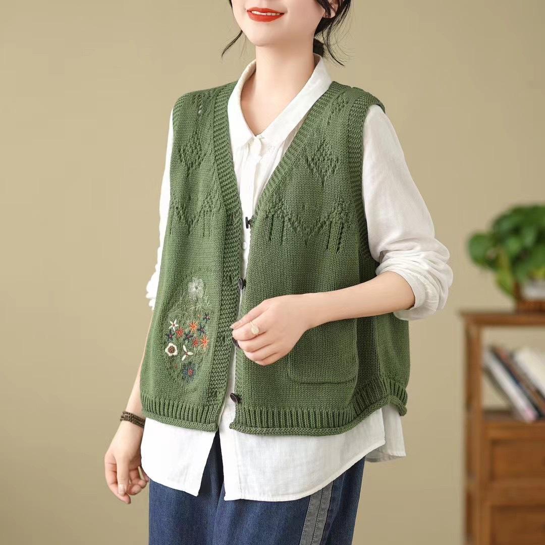 Вязаный жилет женский осенний свободный жилет с вышивкой V-образным вырезом без рукавов свитер жилет винтажный однотонный женский кардиган внешний вид One Size зелёный
Вязаный жилет женский осенний свободный жилет с вышивкой V-образным вырезом без рукавов свитер жилет винтажный однотонный женский кардиган внешний вид One Size зелёный
