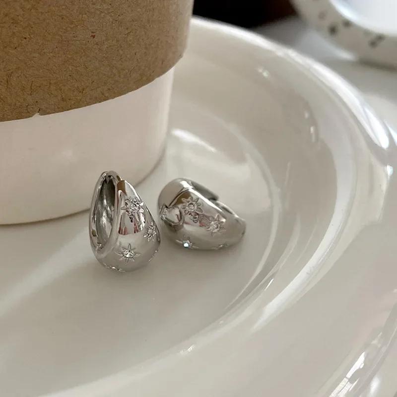 Minimalist Stainless Steel Geometric Stud Earrings for Women, Rhinestone Polished Earrings, Cocktail Party Jewelry
Minimalist Stainless Steel Geometric Stud Earrings for Women, Rhinestone Polished Earrings, Cocktail Party Jewelry