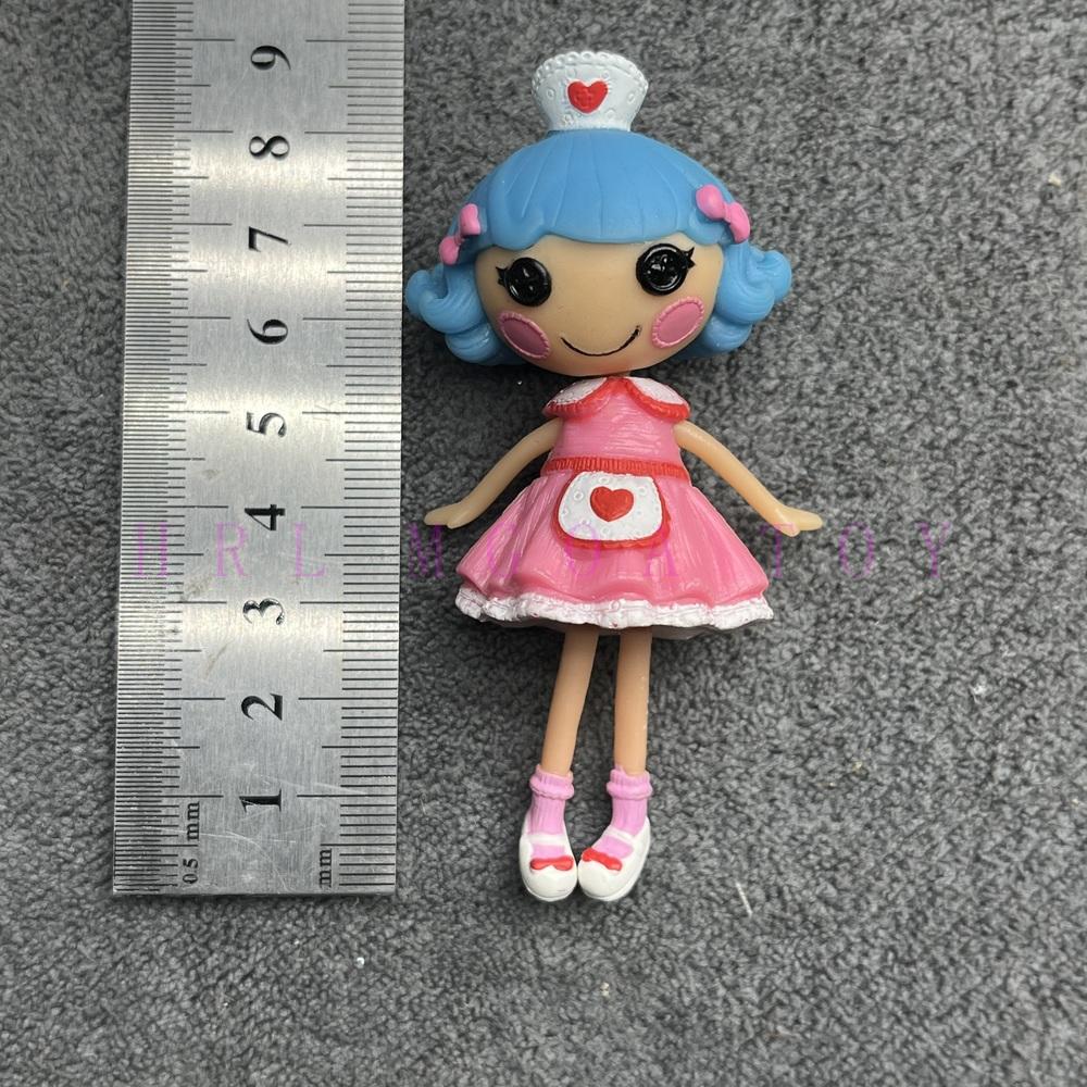 Оригинальные куклы Lalaloopsy 8-10 см, младшая сестра, разные стили, ПВХ, коллекция праздничных подарков для девочек, игрушки
Оригинальные куклы Lalaloopsy 8-10 см, младшая сестра, разные стили, ПВХ, коллекция праздничных подарков для девочек, игрушки