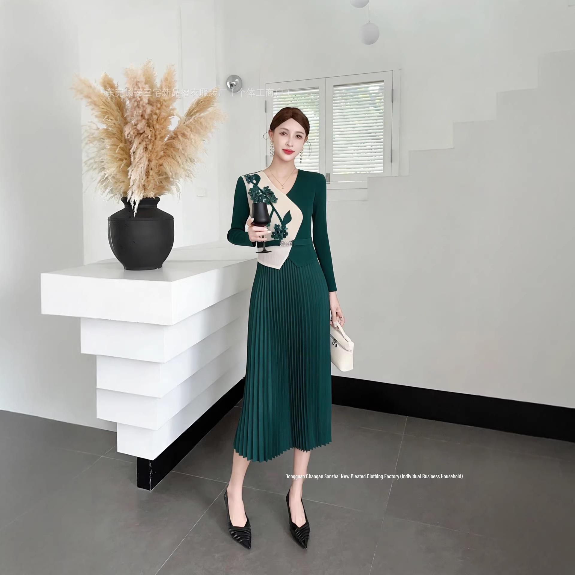 European & American Plus Size Floral V-Neck Long Sleeve Dress with 3D Pleated Skirt One Size (80-160 Jin) темно-зеленого
European & American Plus Size Floral V-Neck Long Sleeve Dress with 3D Pleated Skirt One Size (80-160 Jin) темно-зеленого