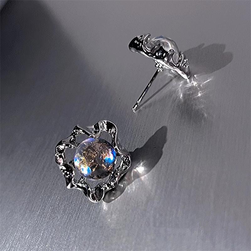 Fashion Copper Color Simple Moonstone Earrings Irregularly Twisted Metal Stud Earrings For Women Fine Zircon Accessories
Fashion Copper Color Simple Moonstone Earrings Irregularly Twisted Metal Stud Earrings For Women Fine Zircon Accessories