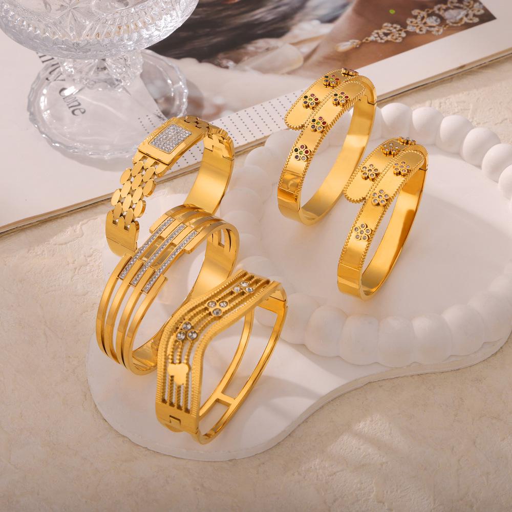 European & American Light Luxury Titanium Steel Geometric Bracelet with Diamonds, Fade-Resistant, Fashionable Accessory
European & American Light Luxury Titanium Steel Geometric Bracelet with Diamonds, Fade-Resistant, Fashionable Accessory