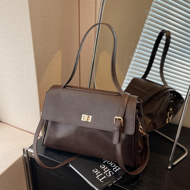 Сумка большой вместимости женская осенне-зимняя универсальная новая простая на плечо, сумка-мессенджер, сумка-тоут для поездок на работу темно-коричневого
Сумка большой вместимости женская осенне-зимняя универсальная новая простая на плечо, сумка-мессенджер, сумка-тоут для поездок на работу темно-коричневого