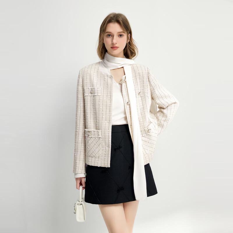 Женская короткая куртка в гусиную лапку Qiushui Yiren с круглым вырезом M
Женская короткая куртка в гусиную лапку Qiushui Yiren с круглым вырезом M