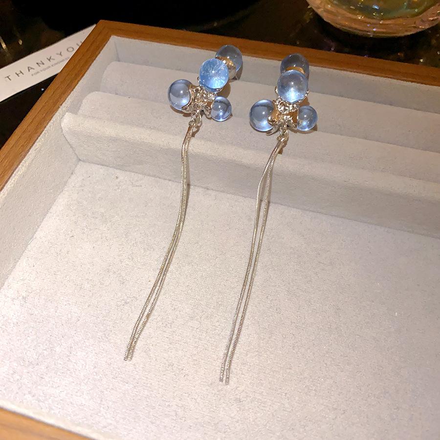 Silver needle resin geometric fringed earrings summer high-end earrings simple versatile temperament earrings design sense niche
Silver needle resin geometric fringed earrings summer high-end earrings simple versatile temperament earrings design sense niche