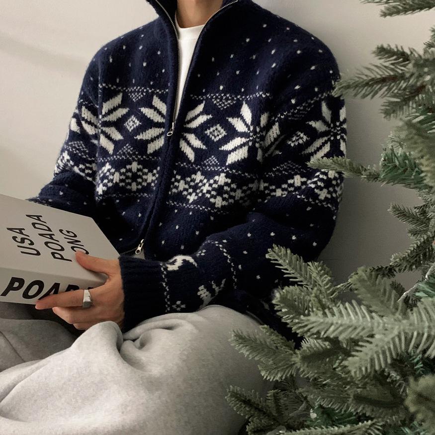 Men s Winter Korean Style Christmas Knit Cardigan: Loose, Warm, Stand Collar for Couples XL темно-синього кольору
Men s Winter Korean Style Christmas Knit Cardigan: Loose, Warm, Stand Collar for Couples XL темно-синього кольору