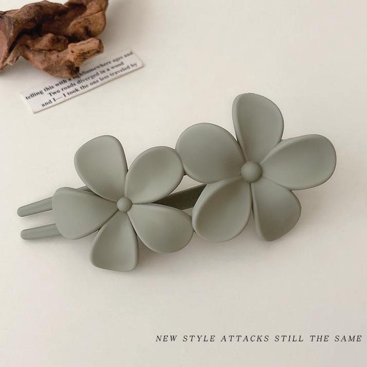 Summer New Hair Clips Accessories Elegant Frosted Butterfly Flower Barrettes Women Simplicity Hairpins Simple Duckbill Headwear сірий колір
Summer New Hair Clips Accessories Elegant Frosted Butterfly Flower Barrettes Women Simplicity Hairpins Simple Duckbill Headwear сірий колір