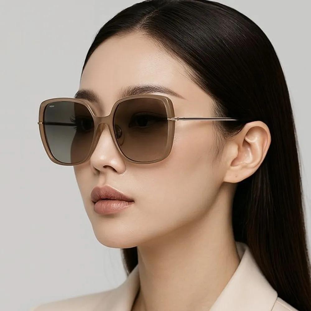 MaxMara Sunglasses MM0112K 57F Square Horn-rimmed Oversized Fashion Worn by Han Hyo-joo
MaxMara Sunglasses MM0112K 57F Square Horn-rimmed Oversized Fashion Worn by Han Hyo-joo