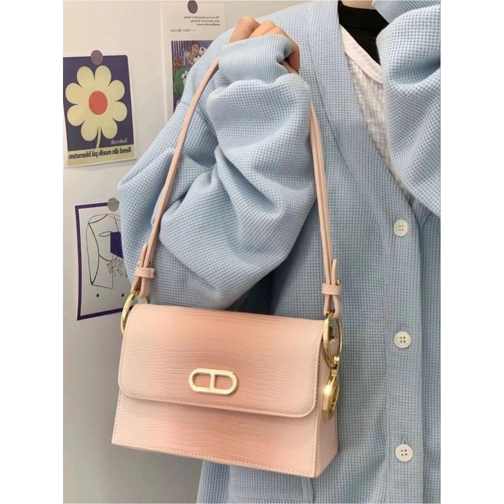 IELGY high-value pink rose small square bag, simple commuting shoulder messenger bag, sweet and versatile niche bag розовый
IELGY high-value pink rose small square bag, simple commuting shoulder messenger bag, sweet and versatile niche bag розовый