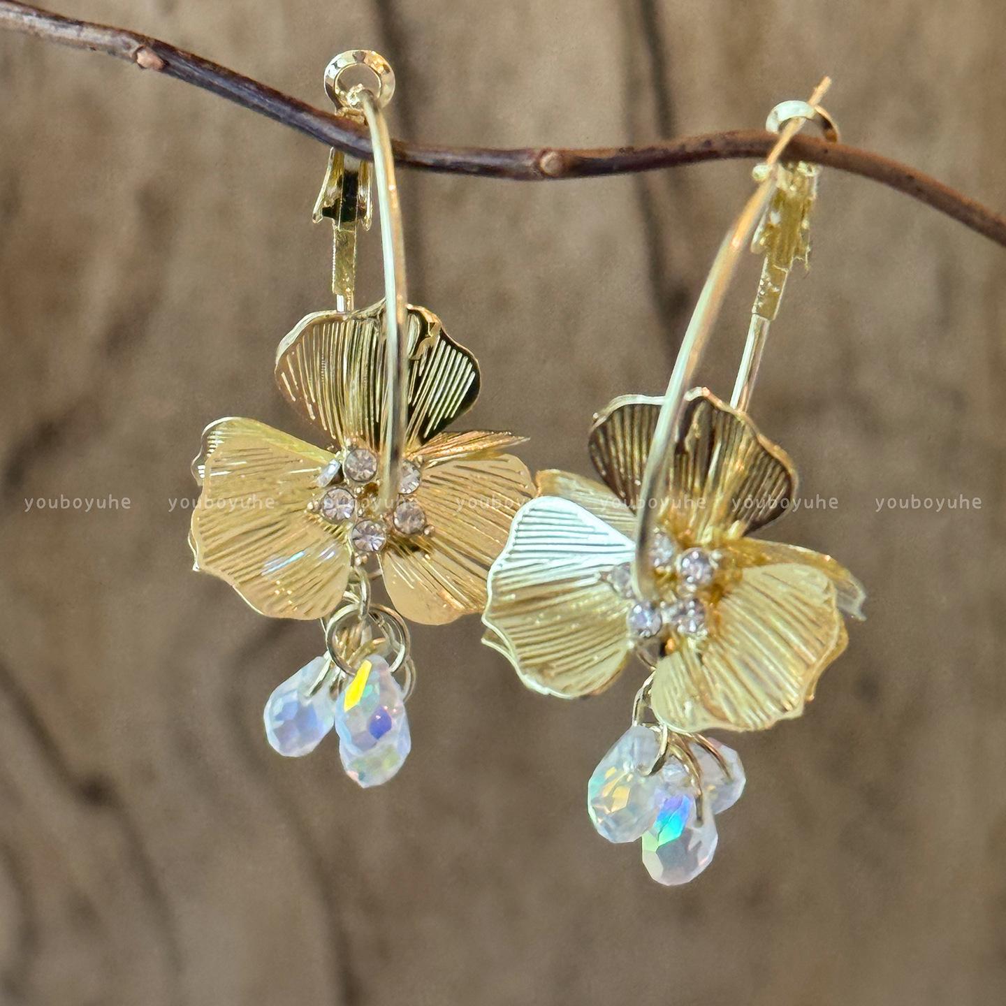 Серьги-кольца «Золотой цветок»: Элегантная женская роскошь высокого класса, новый стиль 2025 года
Серьги-кольца «Золотой цветок»: Элегантная женская роскошь высокого класса, новый стиль 2025 года