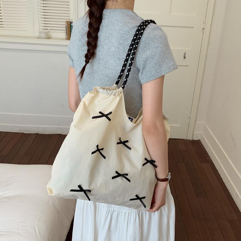 Women s Shoulder Bag High-end Sense Unique Design Fashi Bowknot Lightweight Nyl Bag Student Versatile Tote Handbag білий
Women s Shoulder Bag High-end Sense Unique Design Fashi Bowknot Lightweight Nyl Bag Student Versatile Tote Handbag білий