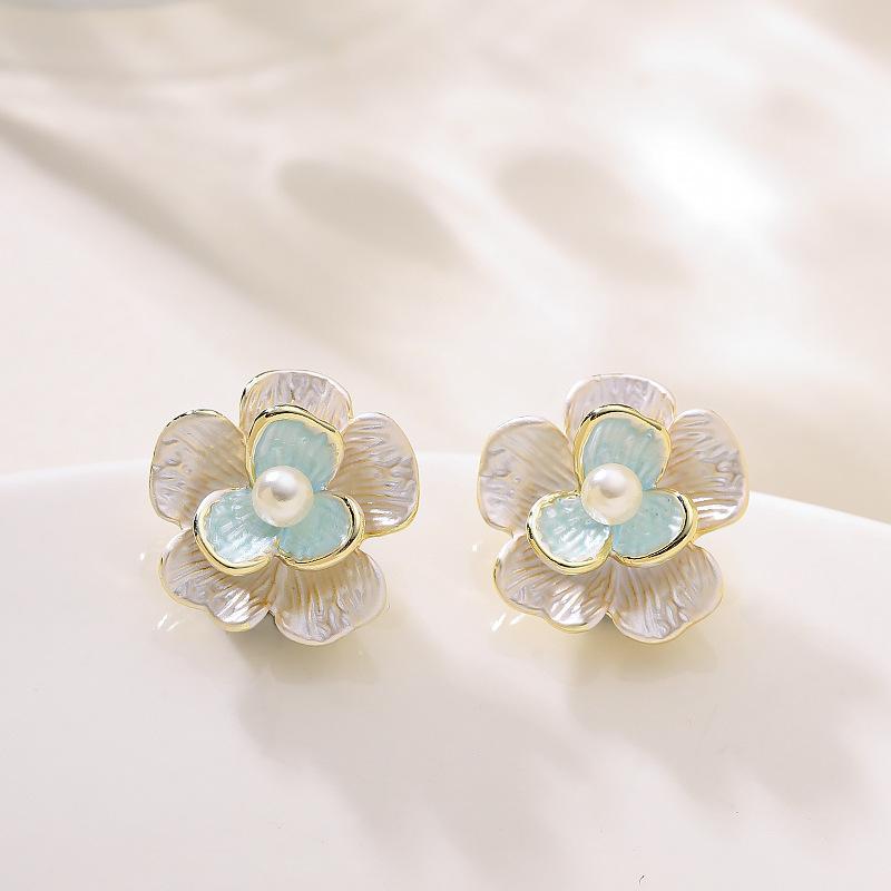 Korean version of super fairy gentle temperament fairy wind dripping oil three-dimensional flower pearl earrings niche exquisite high-end earrings синий
Korean version of super fairy gentle temperament fairy wind dripping oil three-dimensional flower pearl earrings niche exquisite high-end earrings синий