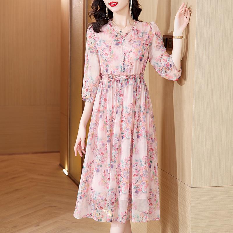 Elegant Floral Silk Summer Dress for Middle-Aged Women - 2026 Beach Vacation Style 4XL як показано кольору
Elegant Floral Silk Summer Dress for Middle-Aged Women - 2026 Beach Vacation Style 4XL як показано кольору