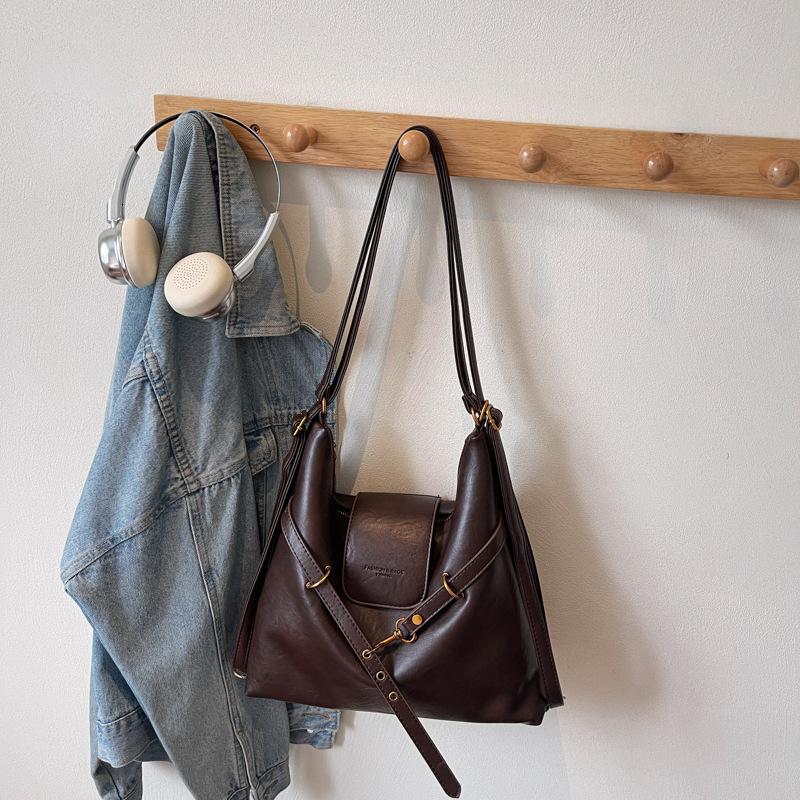 Корейская версия нишевой ретро сумки большой вместимости женская 2025 осень новая сумка на плечо сумка высокоценная студенческая сумка для поездок на работу
Корейская версия нишевой ретро сумки большой вместимости женская 2025 осень новая сумка на плечо сумка высокоценная студенческая сумка для поездок на работу