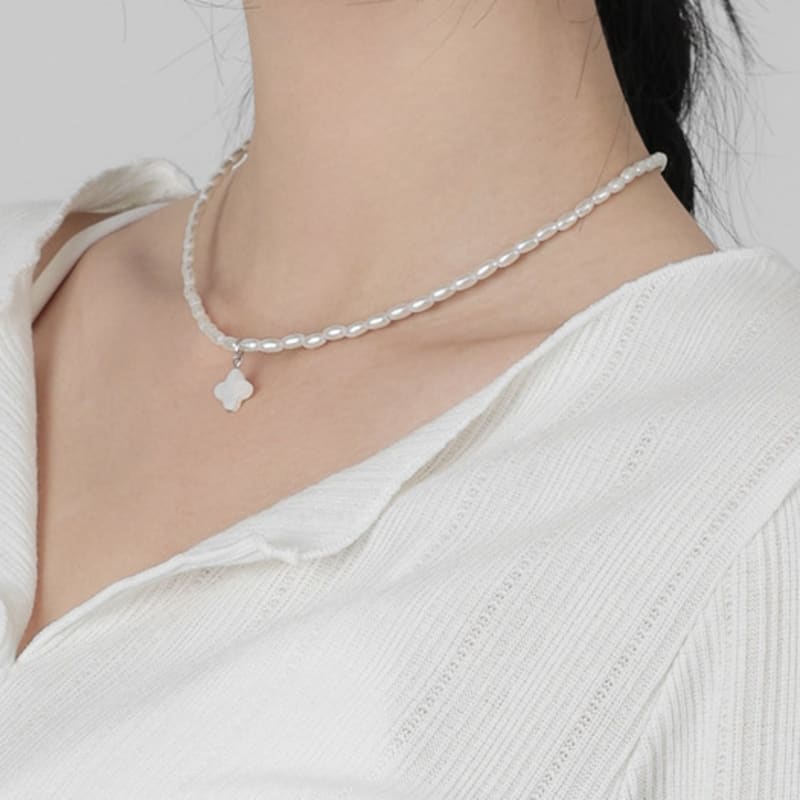 URBANIA Mother-of-Pearl Clover Pearl Necklace DDA0043 ivory
URBANIA Mother-of-Pearl Clover Pearl Necklace DDA0043 ivory