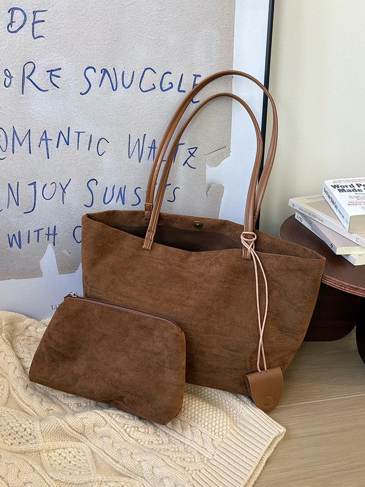 Vintage Faux Suede Women s Shoulder Bags Simple Solid Color Female Handbags Fall Winter Large Capacity Versatile Ladies Tote Bag коричневый
Vintage Faux Suede Women s Shoulder Bags Simple Solid Color Female Handbags Fall Winter Large Capacity Versatile Ladies Tote Bag коричневый