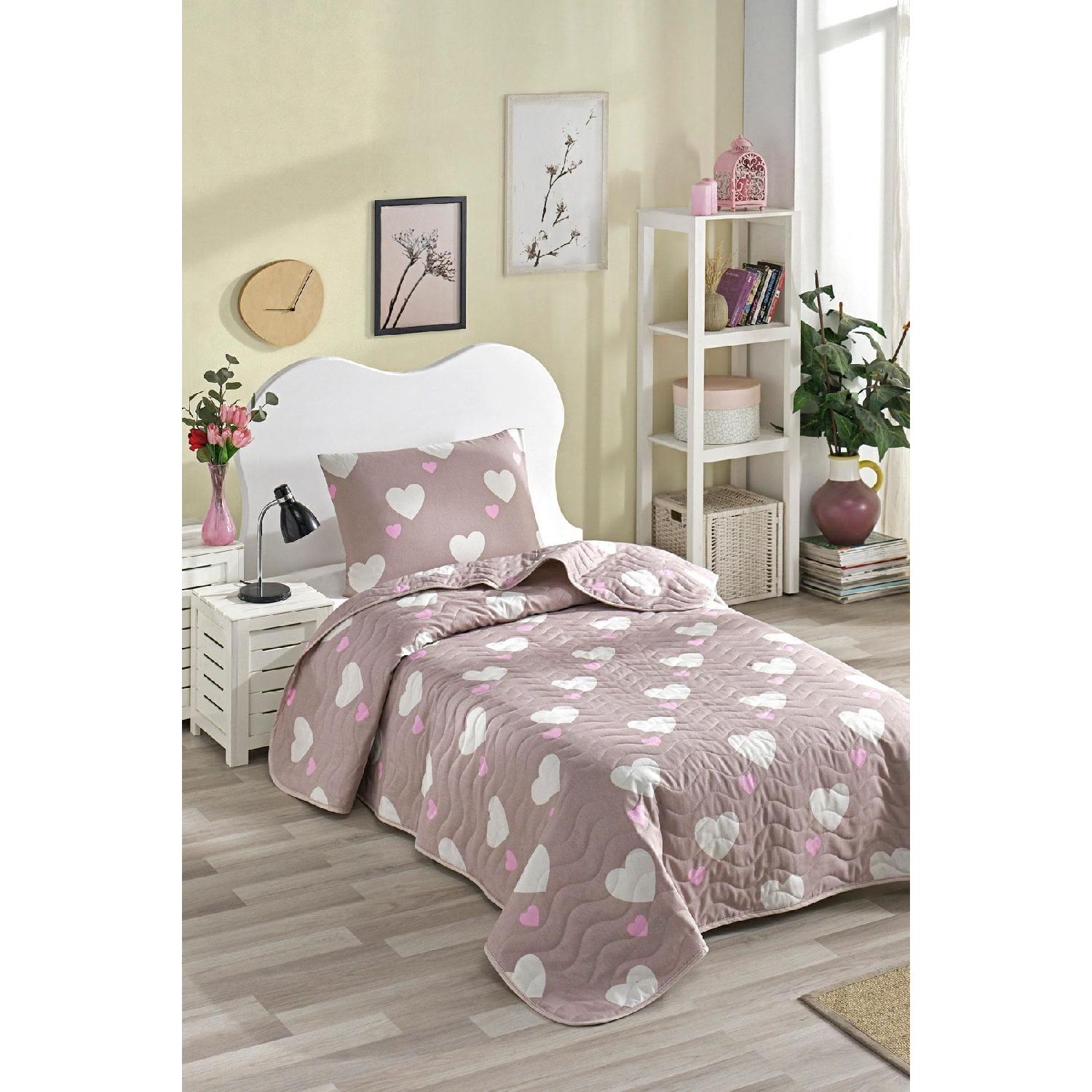 Quilted Bedspread Set Single Herz Rose Dried рожево-ліловий
Quilted Bedspread Set Single Herz Rose Dried рожево-ліловий