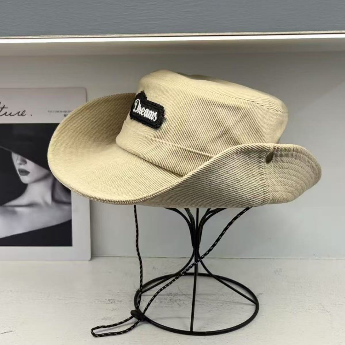 Western denim bucket hat men s and women s sunshade sunscreen camping hat washed old big brim sun new one size брудно-білий
Western denim bucket hat men s and women s sunshade sunscreen camping hat washed old big brim sun new one size брудно-білий