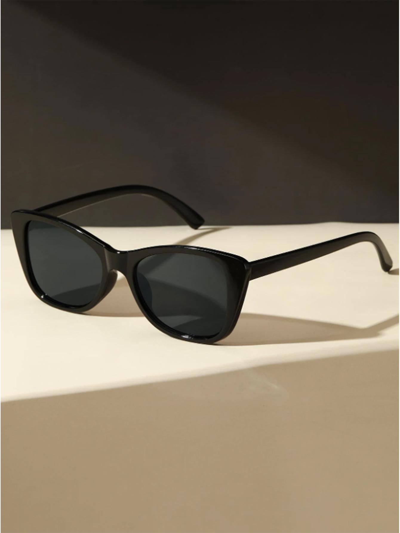 1Pc New Retro Cat-Eye Women s Sunglasses, Uv Protection, Slimming Effect for Large Faces, Trendy, Vacation
1Pc New Retro Cat-Eye Women s Sunglasses, Uv Protection, Slimming Effect for Large Faces, Trendy, Vacation