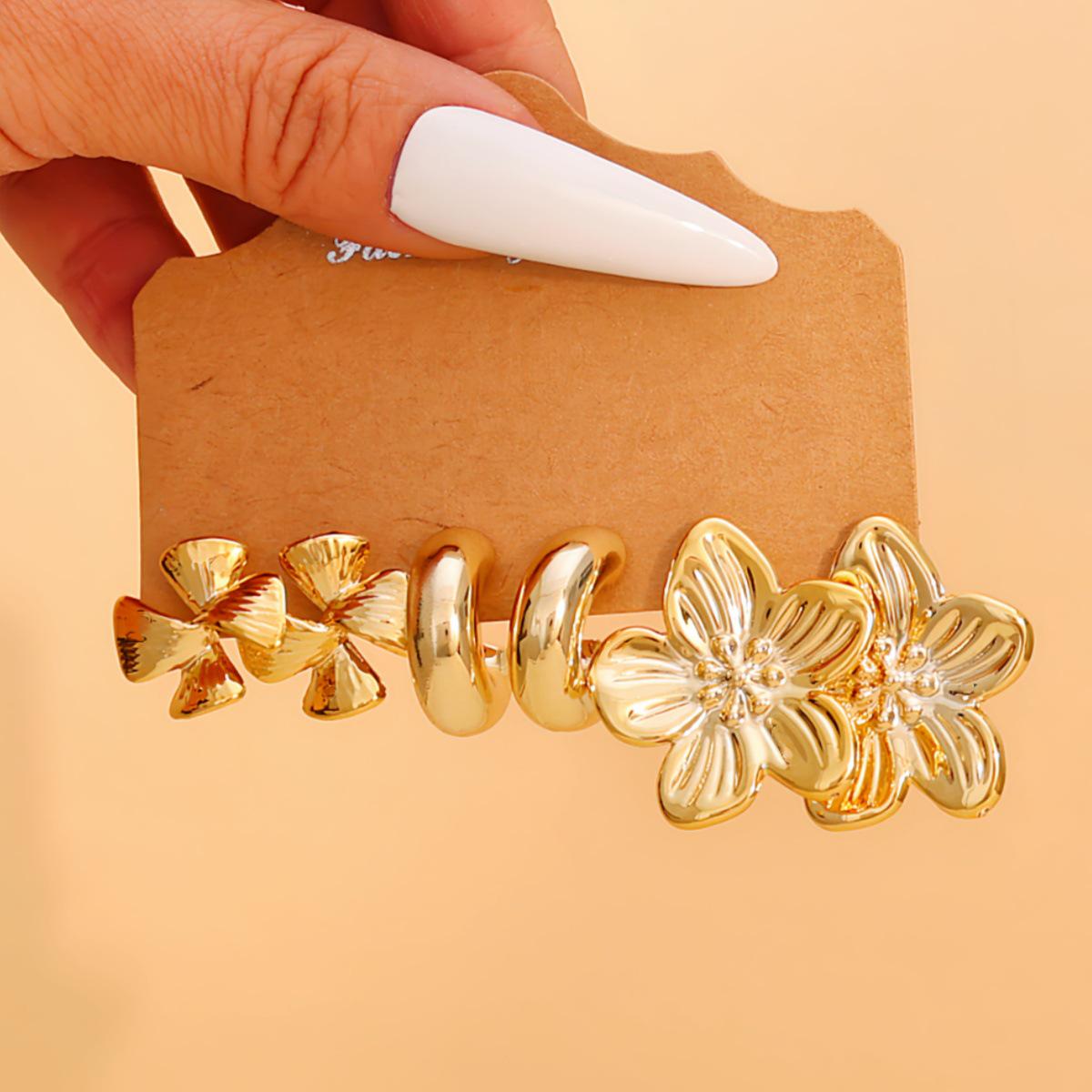 Elegant Gold Petal Threaded C-Shaped Earrings Set for Women - Fashionable with an Exaggerated Feel
Elegant Gold Petal Threaded C-Shaped Earrings Set for Women - Fashionable with an Exaggerated Feel