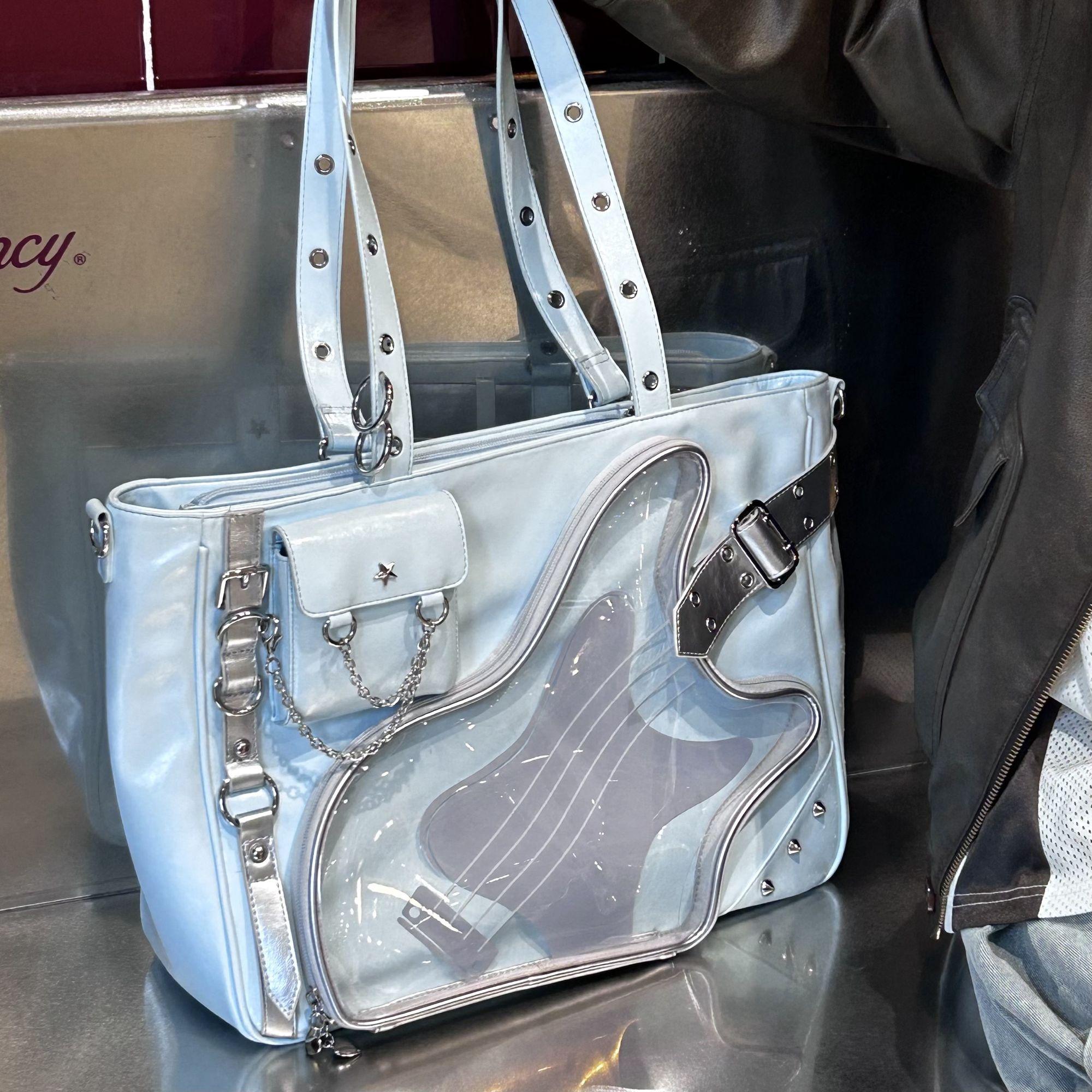Sweet Cute Blue Bass Ita Bag Women Star Studded Belt Detail Tote Bag Ladies Large Capacity Chain Transparent Anime Handbag 2025 33x27x10cm синій
Sweet Cute Blue Bass Ita Bag Women Star Studded Belt Detail Tote Bag Ladies Large Capacity Chain Transparent Anime Handbag 2025 33x27x10cm синій