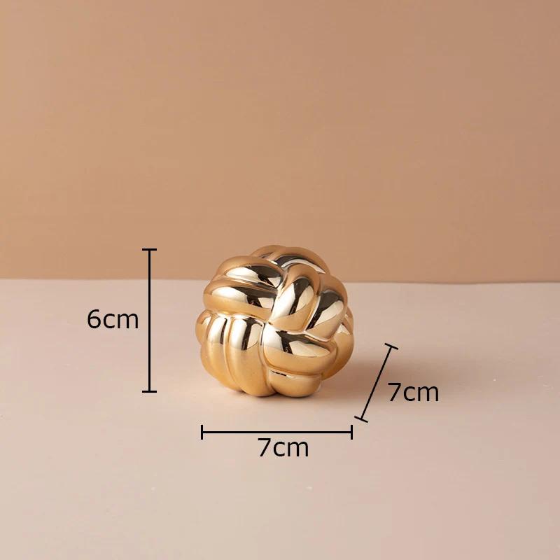 Creative Hemp Rope Golden Ball Geometric Ceramic Ornaments Desk Decoration Crafts Abstract Artwork Statue Room Aesthetic Decor
Creative Hemp Rope Golden Ball Geometric Ceramic Ornaments Desk Decoration Crafts Abstract Artwork Statue Room Aesthetic Decor