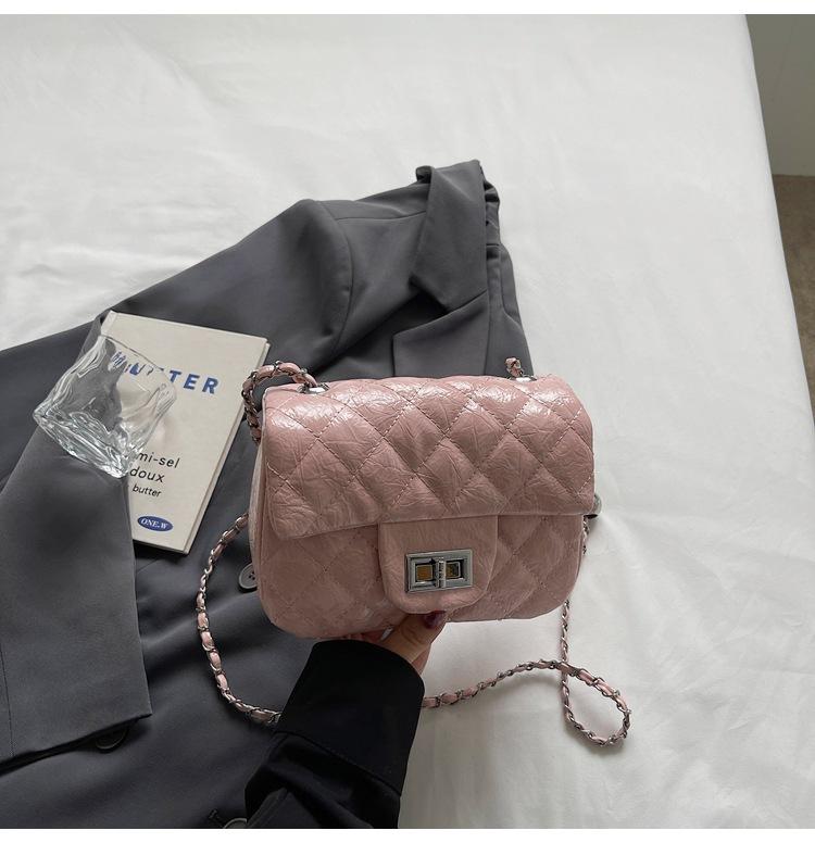 Xiaoxiangfeng shoulder bag women s 2025 new fashion diamond embroidered thread small square bag versatile chain messenger bag розовый
Xiaoxiangfeng shoulder bag women s 2025 new fashion diamond embroidered thread small square bag versatile chain messenger bag розовый