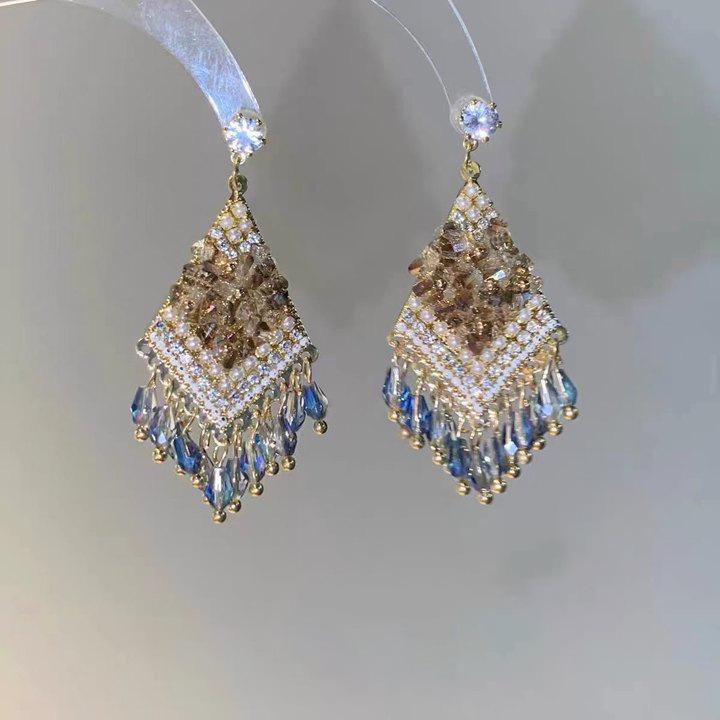Изысканные серьги-подвески с бабочкой и каплей из циркония – Ретро-королевский стиль с высококлассной роскошью
Изысканные серьги-подвески с бабочкой и каплей из циркония – Ретро-королевский стиль с высококлассной роскошью