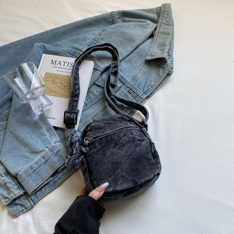 Simple mobile phone bag, women s tide lightweight messenger mini small bag, versatile denim casual change bag чорний
Simple mobile phone bag, women s tide lightweight messenger mini small bag, versatile denim casual change bag чорний
