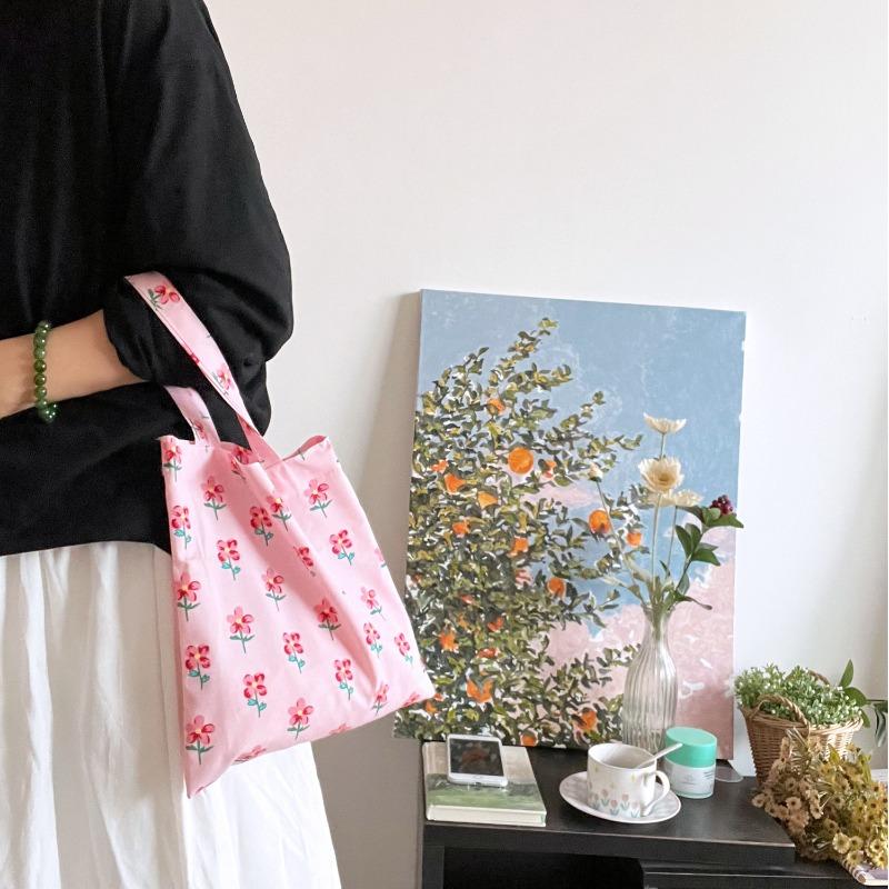ins wind fresh literary flower bag thin pure cotton cloth bag, the same shoulder bag for a certain book, canvas bag, tote bag for women
ins wind fresh literary flower bag thin pure cotton cloth bag, the same shoulder bag for a certain book, canvas bag, tote bag for women