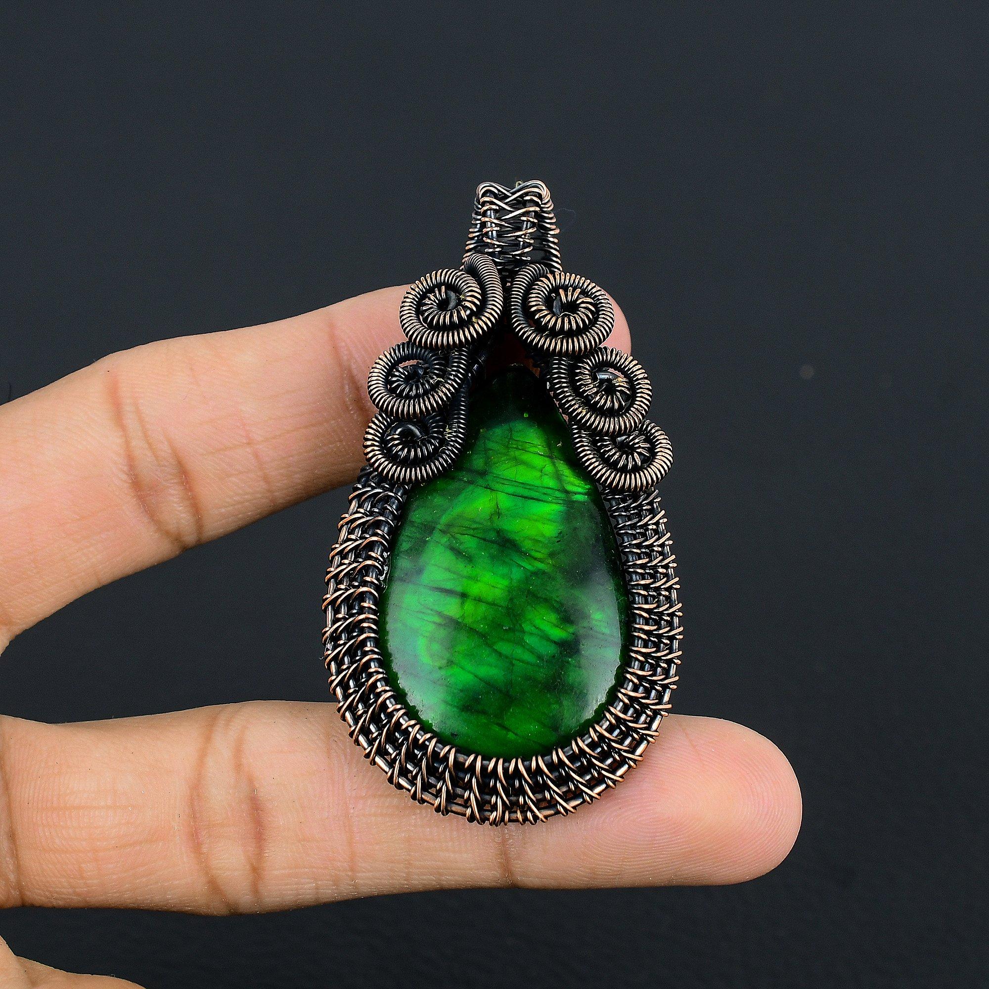 Подвеска из лабрадорита с зелёной вспышкой, ювелирное изделие из драгоценного камня, подвеска с обмоткой из медной проволоки 999 пробы, украшение ручной работы, подвеска с камнем-талисманом, подарок для него 2.55 Inches
Подвеска из лабрадорита с зелёной вспышкой, ювелирное изделие из драгоценного камня, подвеска с обмоткой из медной проволоки 999 пробы, украшение ручной работы, подвеска с камнем-талисманом, подарок для него 2.55 Inches