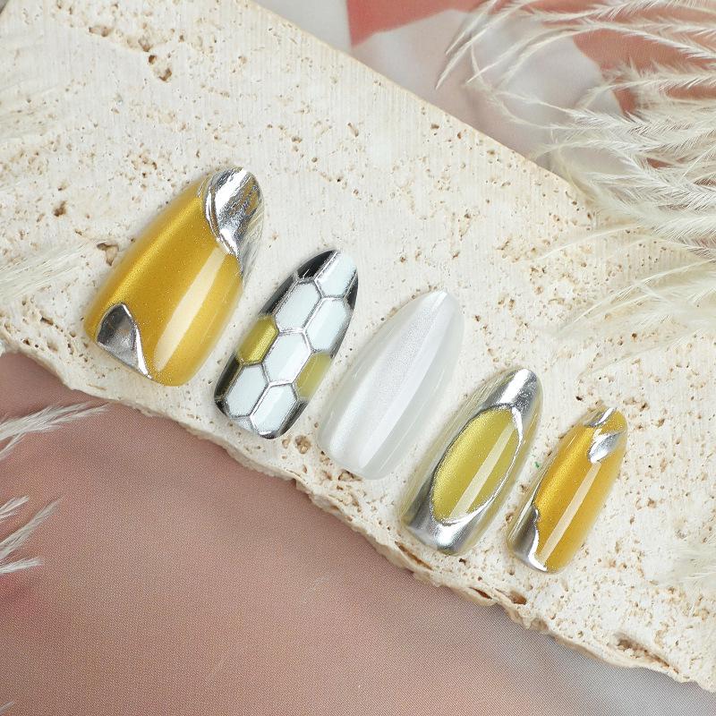 30-Piece Gold Foil Cat Eye Press-On Nails with 3D Lattice Pattern and Silver-White Edge in Golden Yellow
30-Piece Gold Foil Cat Eye Press-On Nails with 3D Lattice Pattern and Silver-White Edge in Golden Yellow