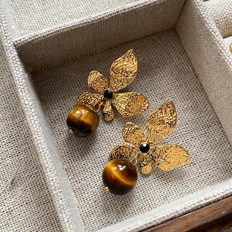 Maillard Tiger s Eye Petal Earrings Women s Retro Unique Temperament Earrings 925 Sterling Silver Needle Earrings
Maillard Tiger s Eye Petal Earrings Women s Retro Unique Temperament Earrings 925 Sterling Silver Needle Earrings