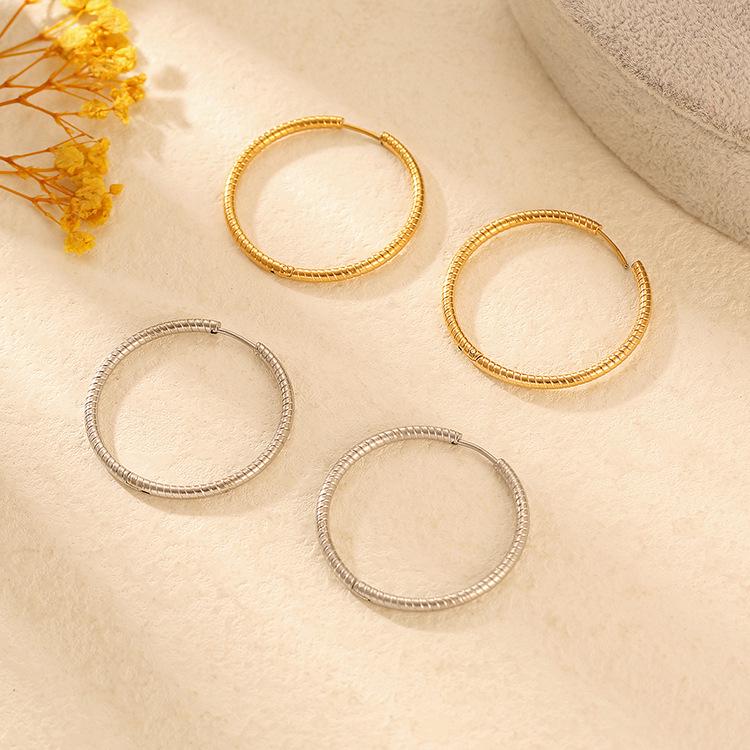 Exaggerated Round Stainless Steel 18K Titanium Women s Ear Cuffs - European & American High-End Fashion
Exaggerated Round Stainless Steel 18K Titanium Women s Ear Cuffs - European & American High-End Fashion