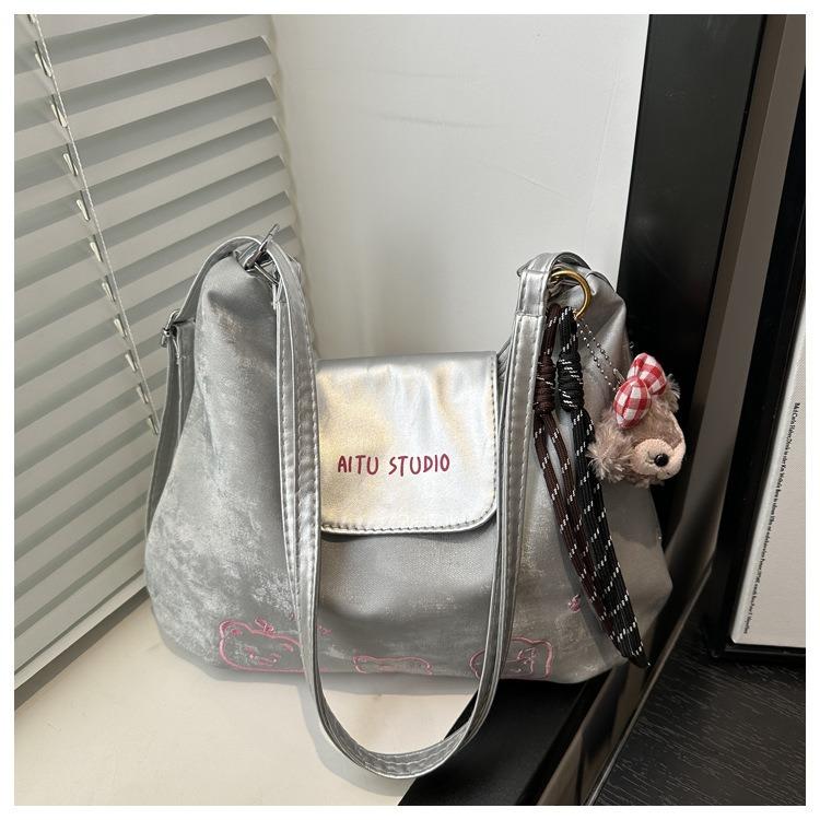 New cute niche fashion simple texture versatile shoulder backpack women s bag Without pendant срібний
New cute niche fashion simple texture versatile shoulder backpack women s bag Without pendant срібний