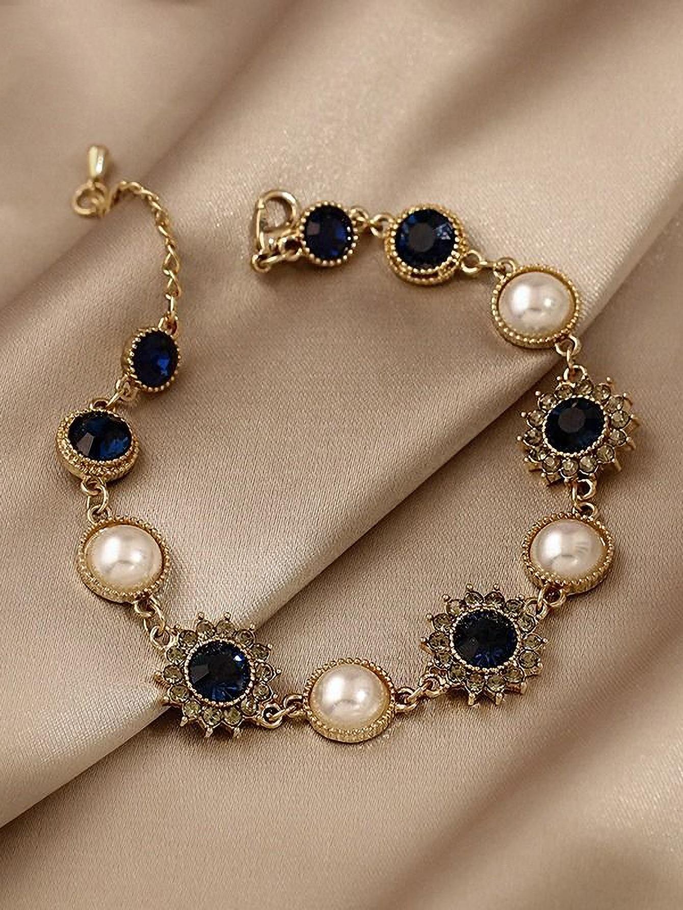 A piece of imitation pearl decorative bracelet, a vintage crystal pearl bracelet, the best gift for friends and girlfriends one-size
A piece of imitation pearl decorative bracelet, a vintage crystal pearl bracelet, the best gift for friends and girlfriends one-size