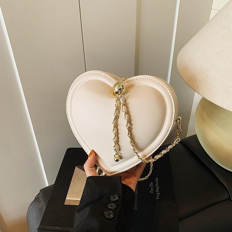 Simple High-end Street Chain Cross-body Bag Ins Trendy Heart Love Lipstick Personalized Small Square білий
Simple High-end Street Chain Cross-body Bag Ins Trendy Heart Love Lipstick Personalized Small Square білий