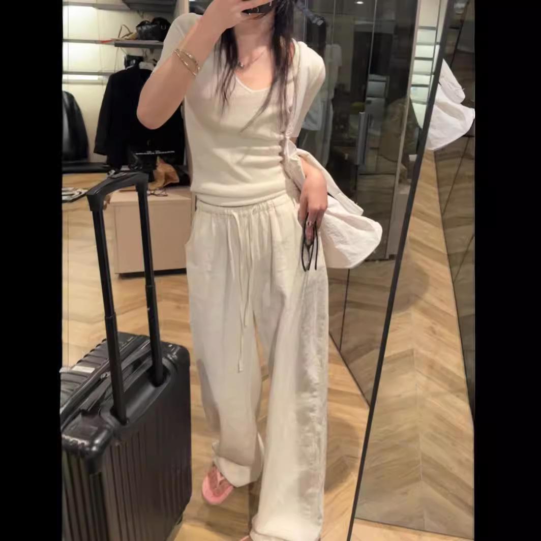 Непрозрачные, не дающие усадку брюки из промытой водой рами с эластичной талией — идеально для тонкого, повседневного летнего образа. Small
Непрозрачные, не дающие усадку брюки из промытой водой рами с эластичной талией — идеально для тонкого, повседневного летнего образа. Small