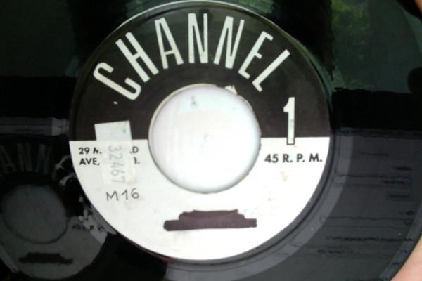 7-дюймовая пластинка LONE RANGER - M16 NONE Channel One 1982 Ямайка Регги, Ска и Даб Б/У
7-дюймовая пластинка LONE RANGER - M16 NONE Channel One 1982 Ямайка Регги, Ска и Даб Б/У