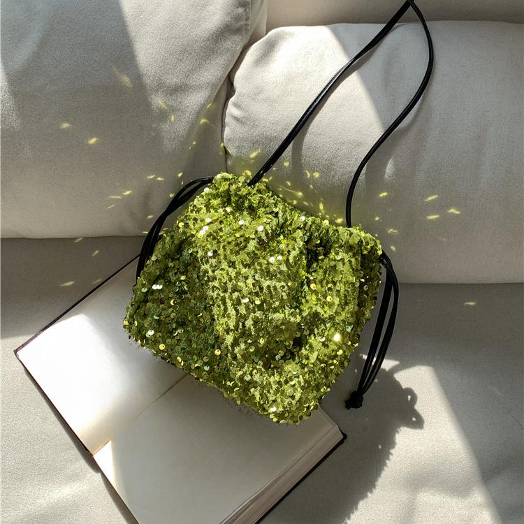 Новая сумка-ведро с женской завязкой, плиссированная, мягкая, ручная сумка через плечо, цветная сумка с пайетками, новинка 2024 года зелёный
Новая сумка-ведро с женской завязкой, плиссированная, мягкая, ручная сумка через плечо, цветная сумка с пайетками, новинка 2024 года зелёный